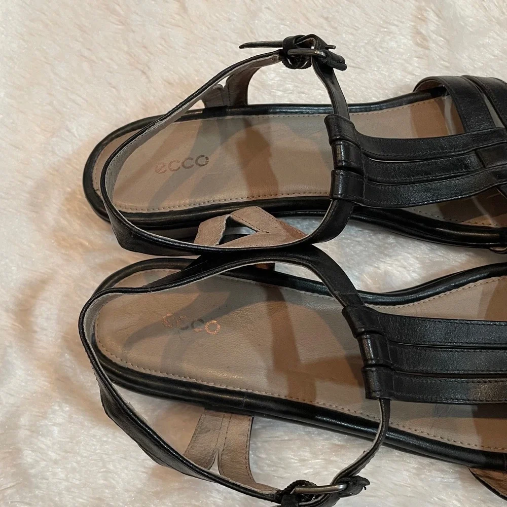 ECCO Black Leather T-Strap Sandals Women EU 38 US 7-7.5 Quiet Luxury Minimalist